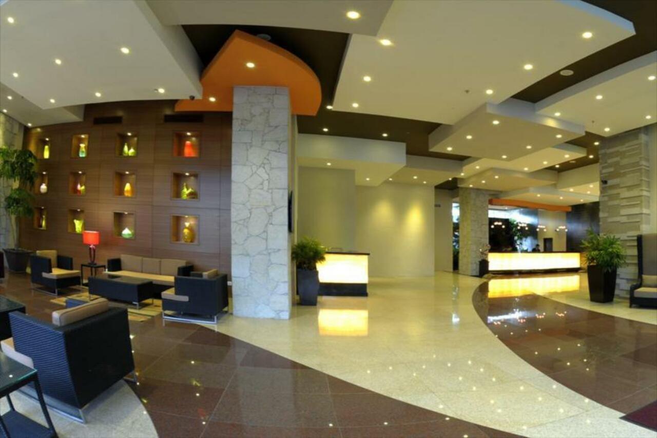 Hock Lee Hotel & Residences Kuching Esterno foto