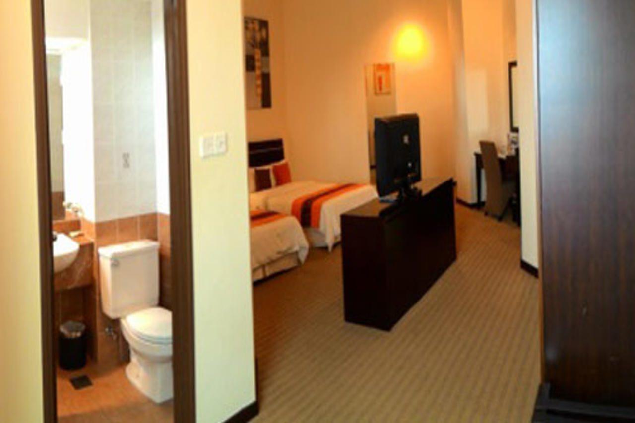 Hock Lee Hotel & Residences Kuching Esterno foto