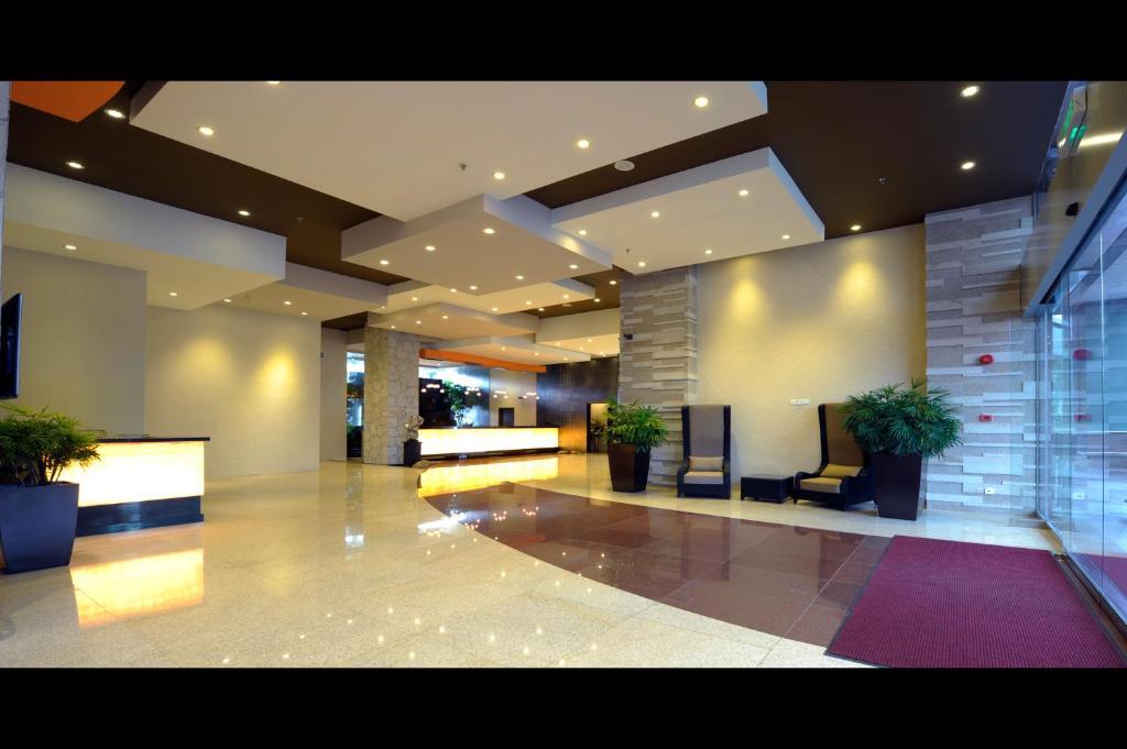 Hock Lee Hotel & Residences Kuching Esterno foto