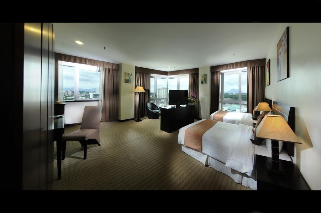 Hock Lee Hotel & Residences Kuching Esterno foto